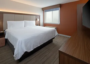 Holiday Inn Express Hotel & Suites SeaTac by IHG hotel thumbnail 8