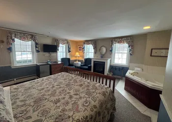 Echo Lake Inn hotel thumbnail 6