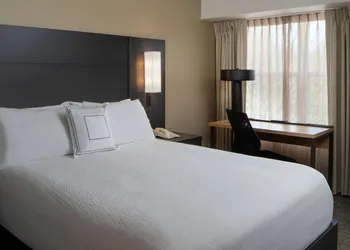 Sonesta ES Suites Fairfax Fair Lakes hotel thumbnail 5
