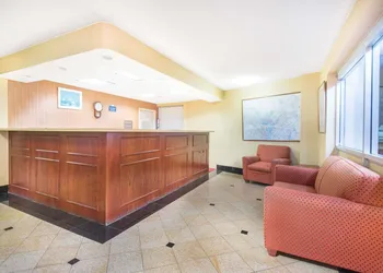 Days Inn by Wyndham Arlington Pentagon hotel thumbnail 2