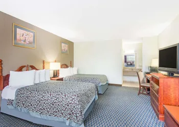 Days Inn by Wyndham Arlington Pentagon hotel thumbnail 7