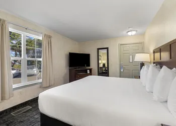 The Beach House Inn hotel thumbnail 3