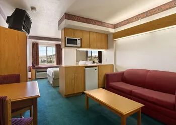 Microtel Inn & Suites by Wyndham Albuquerque West hotel thumbnail 5