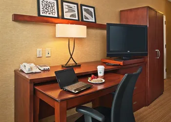 Courtyard by Marriott Indianapolis Airport hotel thumbnail 4