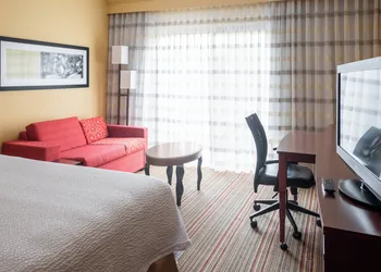 Courtyard by Marriott Indianapolis Airport hotel thumbnail 5