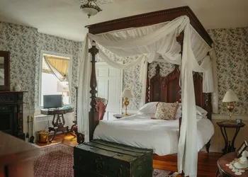 Cave Hill Farm Bed & Breakfast hotel thumbnail 5