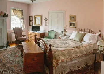 Cave Hill Farm Bed & Breakfast hotel thumbnail 7