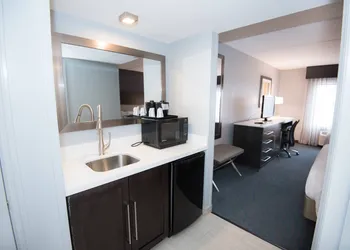 Fairfield Inn and Suites by Marriott Atlanta Airport North hotel thumbnail 4