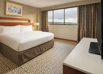 DoubleTree Suites by Hilton Seattle Airport - Southcenter hotel thumbnail 5