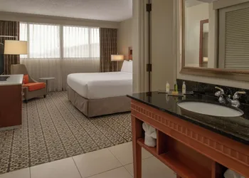 DoubleTree Suites by Hilton Seattle Airport - Southcenter hotel thumbnail 6