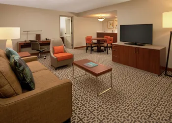 DoubleTree Suites by Hilton Seattle Airport - Southcenter hotel thumbnail 7