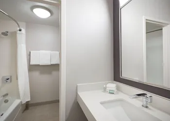 Courtyard by Marriott Kansas City Overland Park/Metcalf hotel thumbnail 7