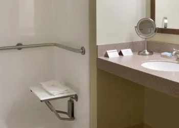 Crowne Plaza Cleveland Airport by IHG hotel thumbnail 3