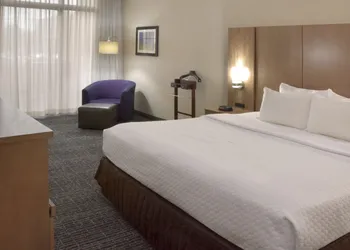 Crowne Plaza Cleveland Airport by IHG hotel thumbnail 4