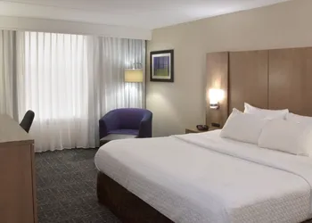 Crowne Plaza Cleveland Airport by IHG hotel thumbnail 7