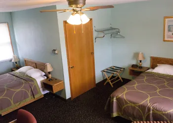 Hawkeye Motel hotel thumbnail 3