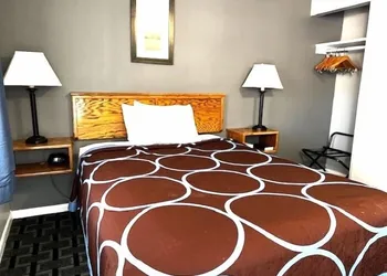 Hawkeye Motel hotel thumbnail 6