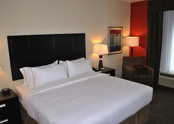 Holiday Inn Express Salem by IHG hotel thumbnail 3