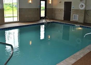 Holiday Inn Express Salem by IHG hotel thumbnail 6