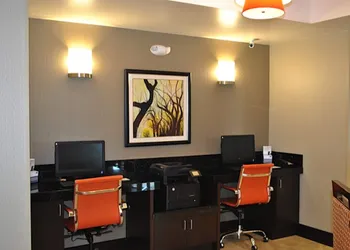 Holiday Inn Express Salem by IHG hotel thumbnail 8