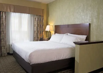 Holiday Inn Express & Suites Youngstown N (Warren/Niles) by IHG hotel thumbnail 2