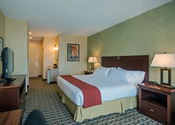 Holiday Inn Express & Suites Youngstown N (Warren/Niles) by IHG hotel thumbnail 5