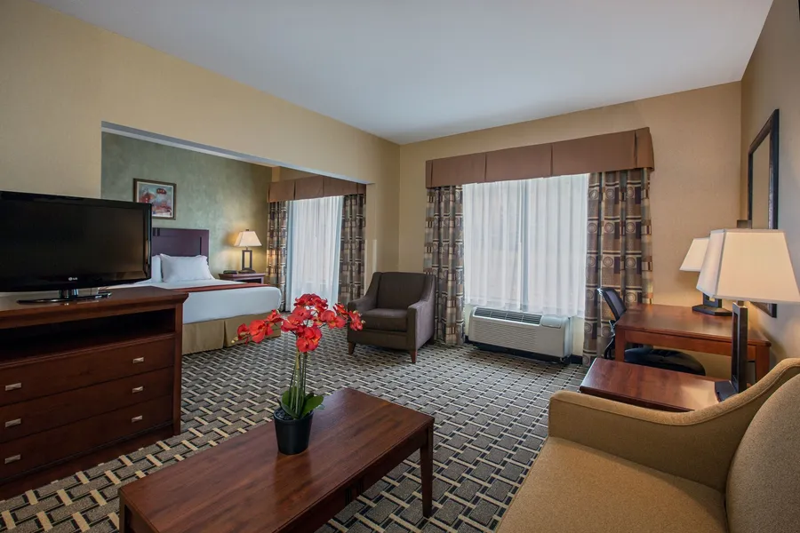 Holiday Inn Express & Suites Youngstown N (Warren/Niles) by IHG hotel detail image 6