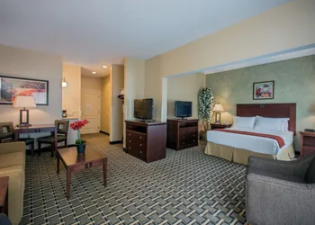 Holiday Inn Express & Suites Youngstown N (Warren/Niles) by IHG hotel thumbnail 7