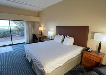 Ramada Plaza by Wyndham Virginia Beach Oceanfront hotel thumbnail 8