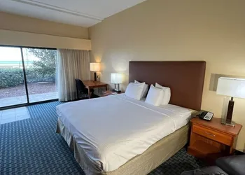 Ramada Plaza by Wyndham Virginia Beach Oceanfront hotel thumbnail 8