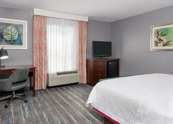 Hampton Inn & Suites Orlando Airport @ Gateway Village hotel thumbnail 8