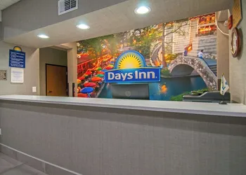 Days Inn by Wyndham Suites San Antonio North/Stone Oak hotel thumbnail 4