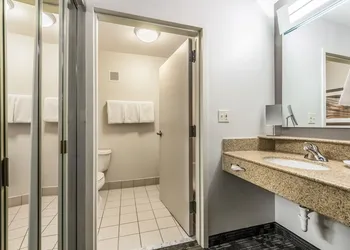Courtyard by Marriott Dallas DFW Airport South/Irving hotel thumbnail 7