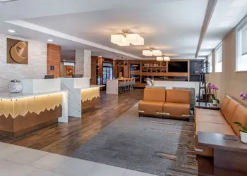 Comfort Inn JFK Airport hotel thumbnail 2