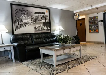 Super 8 by Wyndham Groton hotel thumbnail 2