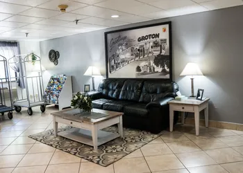 Super 8 by Wyndham Groton hotel thumbnail 3