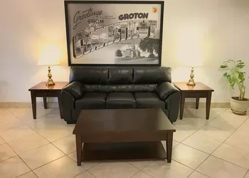 Super 8 by Wyndham Groton hotel thumbnail 4