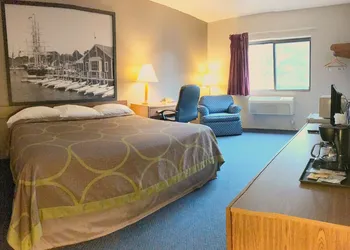 Super 8 by Wyndham Groton hotel thumbnail 5