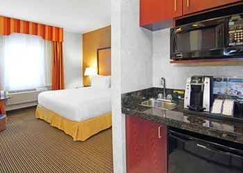Holiday Inn Express Hotel & Suites Calgary S-Macleod Trail S by IHG hotel thumbnail 5