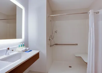 Holiday Inn Express Orlando International Airport by IHG hotel thumbnail 4