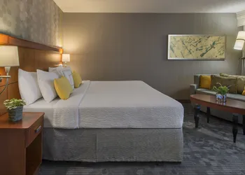 Courtyard by Marriott Grand Rapids Airport hotel thumbnail 5