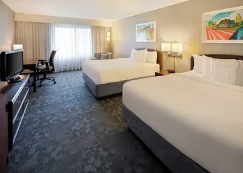 Courtyard by Marriott Grand Rapids Airport hotel thumbnail 7