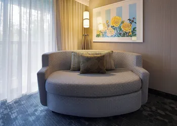 Courtyard by Marriott Grand Rapids Airport hotel thumbnail 8