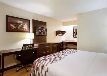 Red Roof Inn Grand Rapids Airport hotel thumbnail 8