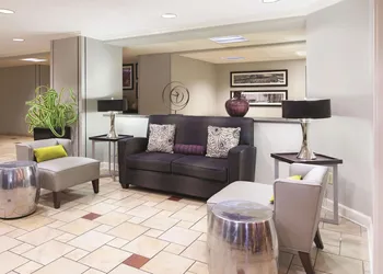 La Quinta Inn & Suites by Wyndham Miami Airport East hotel thumbnail 3