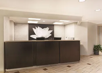 La Quinta Inn & Suites by Wyndham Miami Airport East hotel thumbnail 4