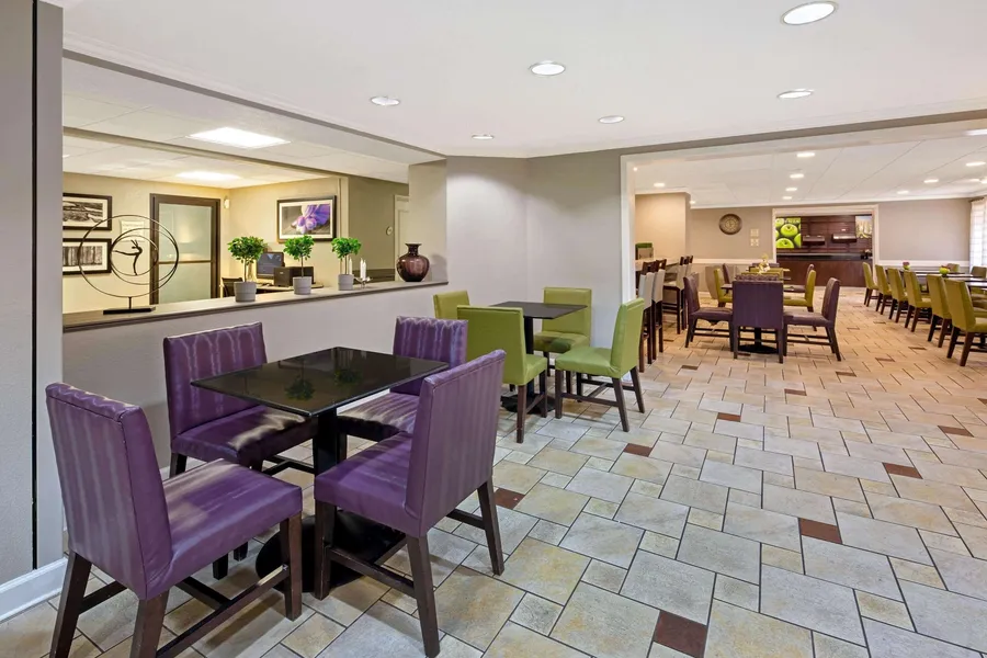 La Quinta Inn & Suites by Wyndham Miami Airport East hotel detail image 6