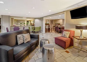 La Quinta Inn & Suites by Wyndham Miami Airport East hotel thumbnail 7