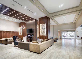 DoubleTree by Hilton Toronto Airport hotel thumbnail 2