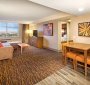 DoubleTree by Hilton Toronto Airport hotel detail image 5